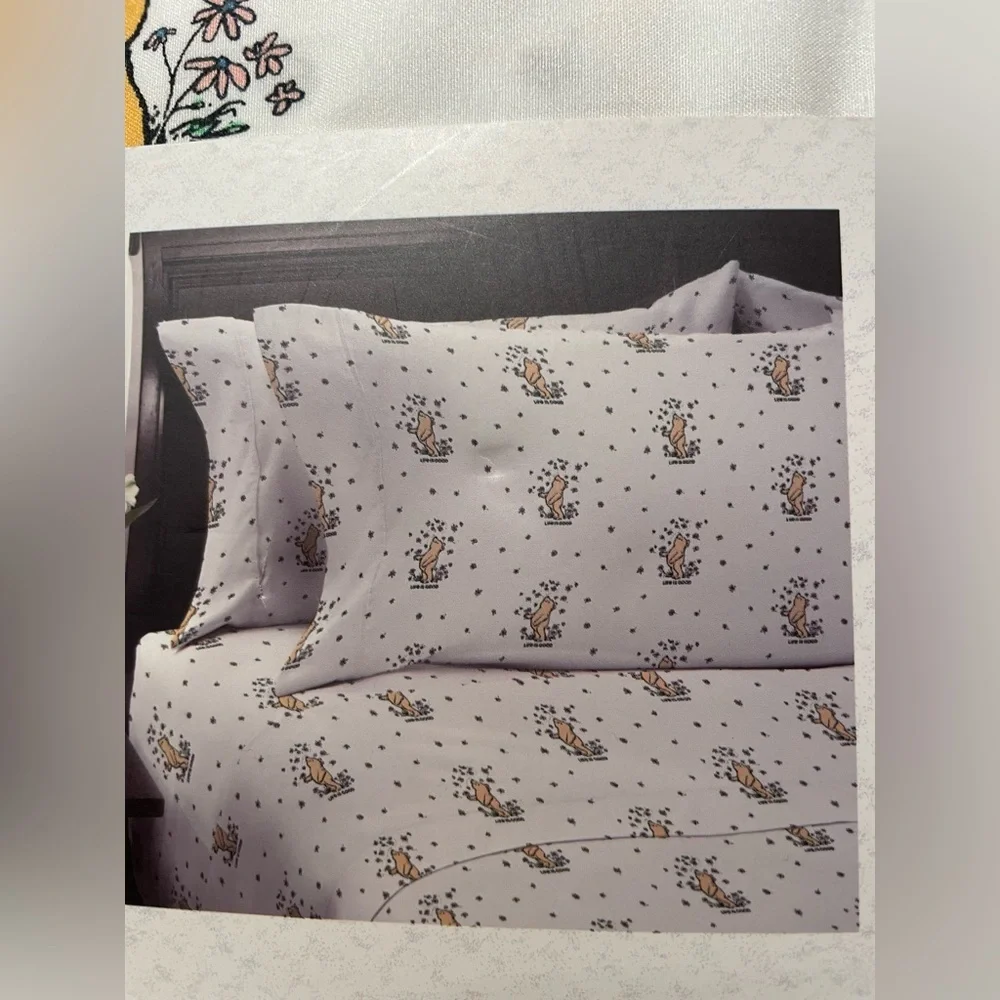 NWT Original Winnie the Pooh and Dainty Floral Detail Patterned Full Sheet Set